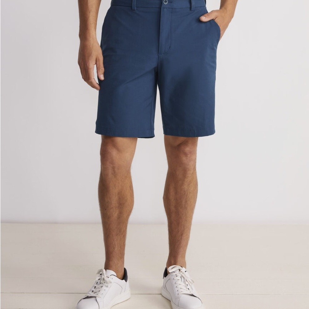 Vineyard Vines On-The-Go 9” Men’s Shorts Size 31” Waist in Blue Blazer EUC